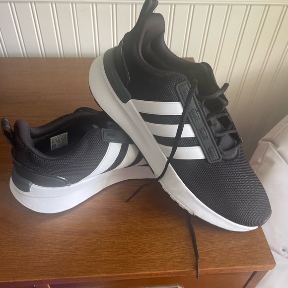 Brand New never worn Addidas tennis shoes - Picture 2 of 3